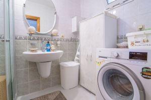 Stunning Sea View Villa w Garden 5 Min to Beach, Гюмюшлюк