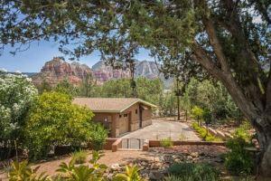 Sedona Vista Art Cottage - Historic & Beautiful! - 100% 5-Star Reviews!!, Седона