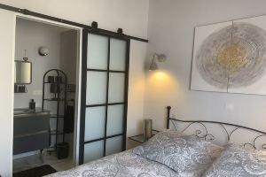 Gemütliche Ferienwohnung, Ideal für 2 Personen, Große Terrasse und Swimming-pool, Арль