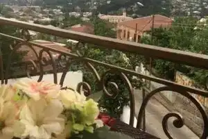 Spacious 4-bedroom house in charming Kutaisi with WiFi, AC, Кутаиси