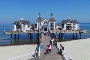 Apartment with stunning sea views directly above the beach promenade, Засниц
