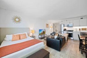 Sleep 4 Stylish Boardwalk CozySuites Studio, Атлантик-Сити