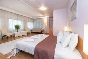 Valensija - Large Suite Apartment, Юрмала