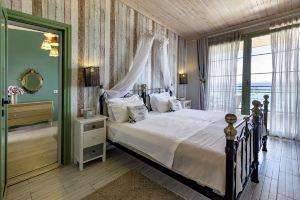 Alkionides Rooms, Полихроно