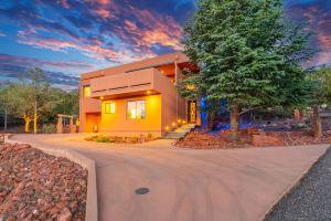 Majestic Mountain Views and Hot Tub - Exquisite Sedona Retreat, Седона