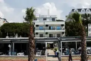Okej Hotel, Голем