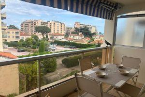 Cosy apartment 200m from the sea, Сен-Лоран-дю-Вар