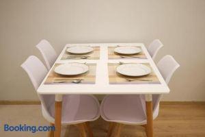 Elegant Apartment near Wilson Square, Тирана