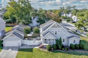 Spacious Patio and Modern Amenities - Charming Beach Retreat, Вирджиния Бич