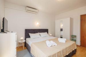 Cozy Studio Retreat in Malinska-Dubašnica with Garden View, Малинска