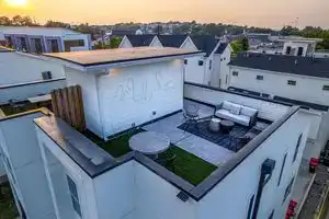 Bohemian Luxe with Rooftop Deck - Stunning Urban Oasis, Нэшвилл