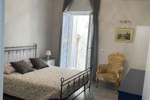Apartment naples center House D10S Spanish quarters, Неаполь
