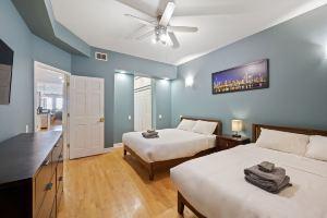 River North 3BR/2BA: HUGE, Parking, Center Chicago, Чикаго