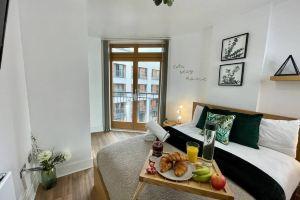 Stylish Luxe Apartment in City Center W/balcony, Бирмингем