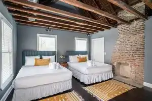 Chic Interiors and Private Balcony Escape - Elegant Modern Haven, Чарлстон