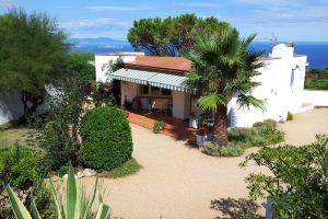 THE ANNEX. Tranquil  bungalow/gîte in hills above Begur with amazing views, Багур