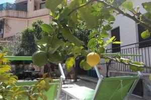 Family home with furnished garden within walking distance of downtown Taormina, Таормина
