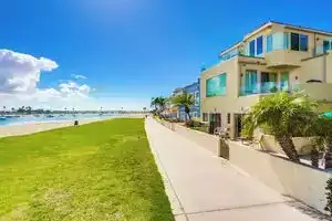 Enjoy the sunrise at this 3 bedroom ground floor condo., Сан-Диего