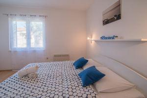 Romantische Apartments am Strand mit Garten und Liegestühlen, Малинска