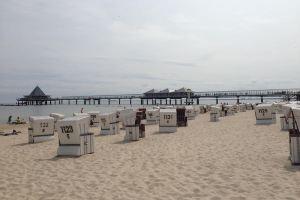 RESIDENZ-MEERESRAUSCHEN vacation apartment with sauna directly on the beach - pure relaxation, Альбек