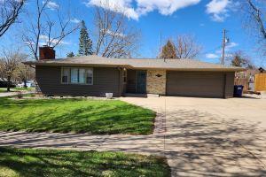 Retro Haven - mid-century modern styling - 4 bedrooms, 2.5 baths,, Су-Фолс
