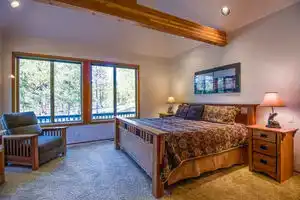 Spacious Home with Private Hot Tub and Fireplaces - Charming Getaway, Санривер