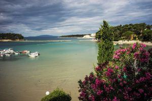 2-bedroom apartment beachfront with perfect sea view delightful Padova II, Раб