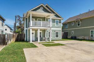 Aggieland 5 bedroom house steps from TAMU campus and Kyle Field., Колледж-Стейшен