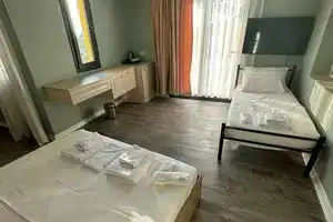 St945 Palas Otel, Измир