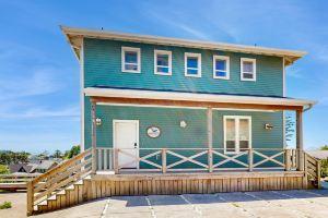 Ocean-view home in Olivia Beach with decks, fireplaces & pool access - dogs ok, Линкольн-Сити