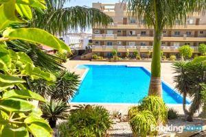 La Perla Beach Apt with Pool, Эль Медано