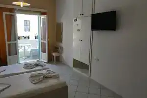 Renia Studios - Standard Studio Overlooking the Swimming Pool., Агия-Пелагия