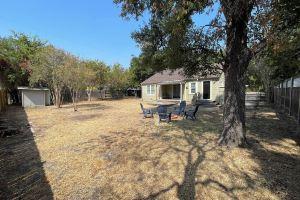 Charming, cozy cottage located 1/2 mile, or 3 min. walk to Kyle Field., Колледж-Стейшен