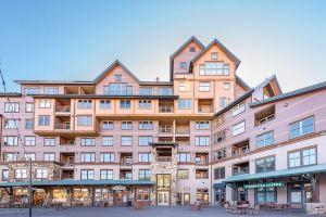 New Listing Ski-In/Ski-Out Zephyr 1 Bedroom Condo at the base of Winter Park, Винтер-Парк