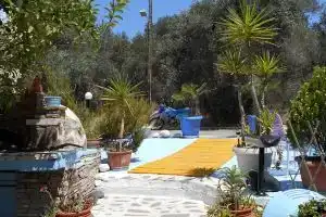 Holiday Apartment with Sea View and Mountains View, Маратокампос