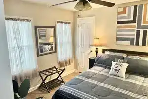 A Cozy, Homely, Fun Retreat minutes from downtown, Рочестер