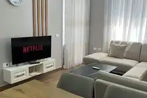 A&E Seaside Apartment, Голем