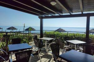 Apartment in residence with swimming pool and private beach, Морьяни-Пляж
