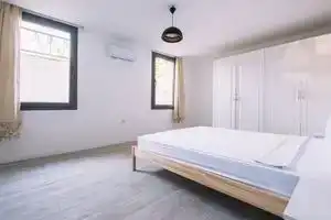 Comfy Flat w Patio 3 Min to Beach in Bodrum, Бодрум