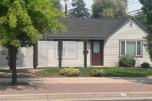 Cute Bungalow w/ garage Downtown Redmond - 4 guests, Редмонд