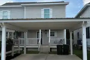 “The Blue Lagoon” a 3-bedroom townhome in charming Lake Charles with AC, WiFi, Лейк-Чарльз