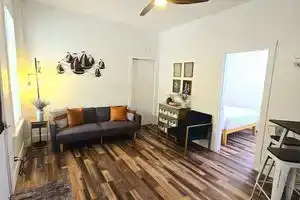 The Perfect Getaway 2-bedroom apartment in wonderful Sandusky with WiFi, AC, Сандаскай