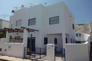 DANIELITA HOUSE. PRECIOUS SEMI-DETACHED CHALET VERY CLOSE TO THE BEACH. IN AN ENVIRONMENT, Сан-Хосе