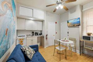 Vibrant Location and Comfort - Stylish Urban Escape, Филадельфия
