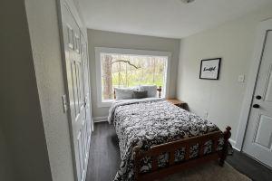 Garden House, Unit B - Hot Springs Convention Center Walking Distance, Хот-Спрингс