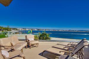 Bayfront Rooftop Deck and Spacious Outdoor Living - Stunning Coastal Retreat, Сан-Диего