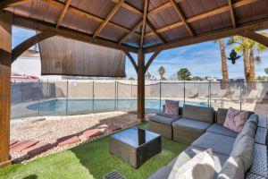 Stunning Pool and Game Room - Elegant Las Vegas Escape, Лас-Вегас