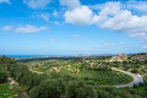 Luxury Villa Aria with Pool & Children's Area, 5km to Beach!, Сфакаки