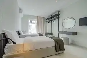 Mayfair by Premier Suites MT, Пемброк