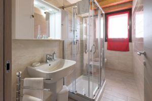 Dimora San Zeno 5 with 6 Sleeps, Верона